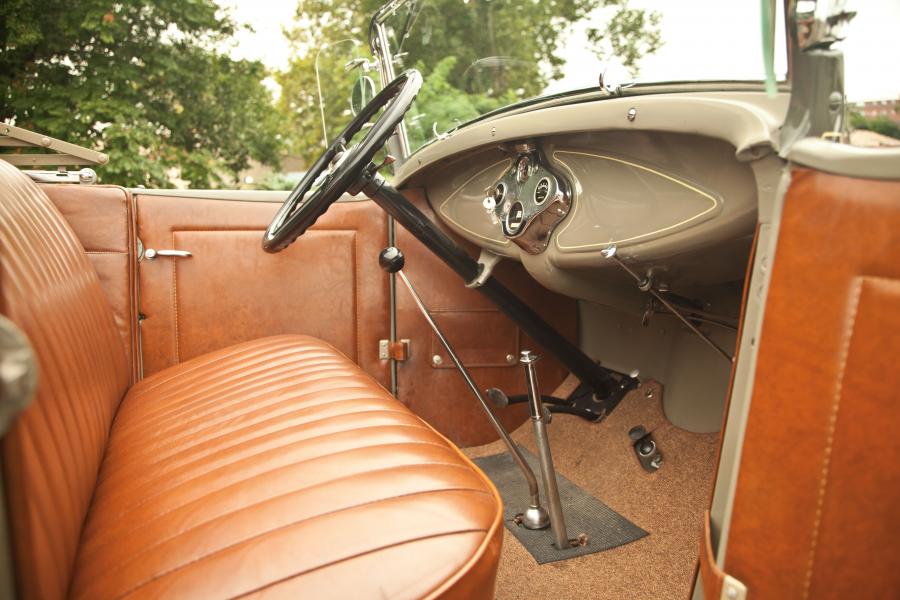  Ford Model A DeLuxe Roadster 1930 года  (фото 16 из 33)